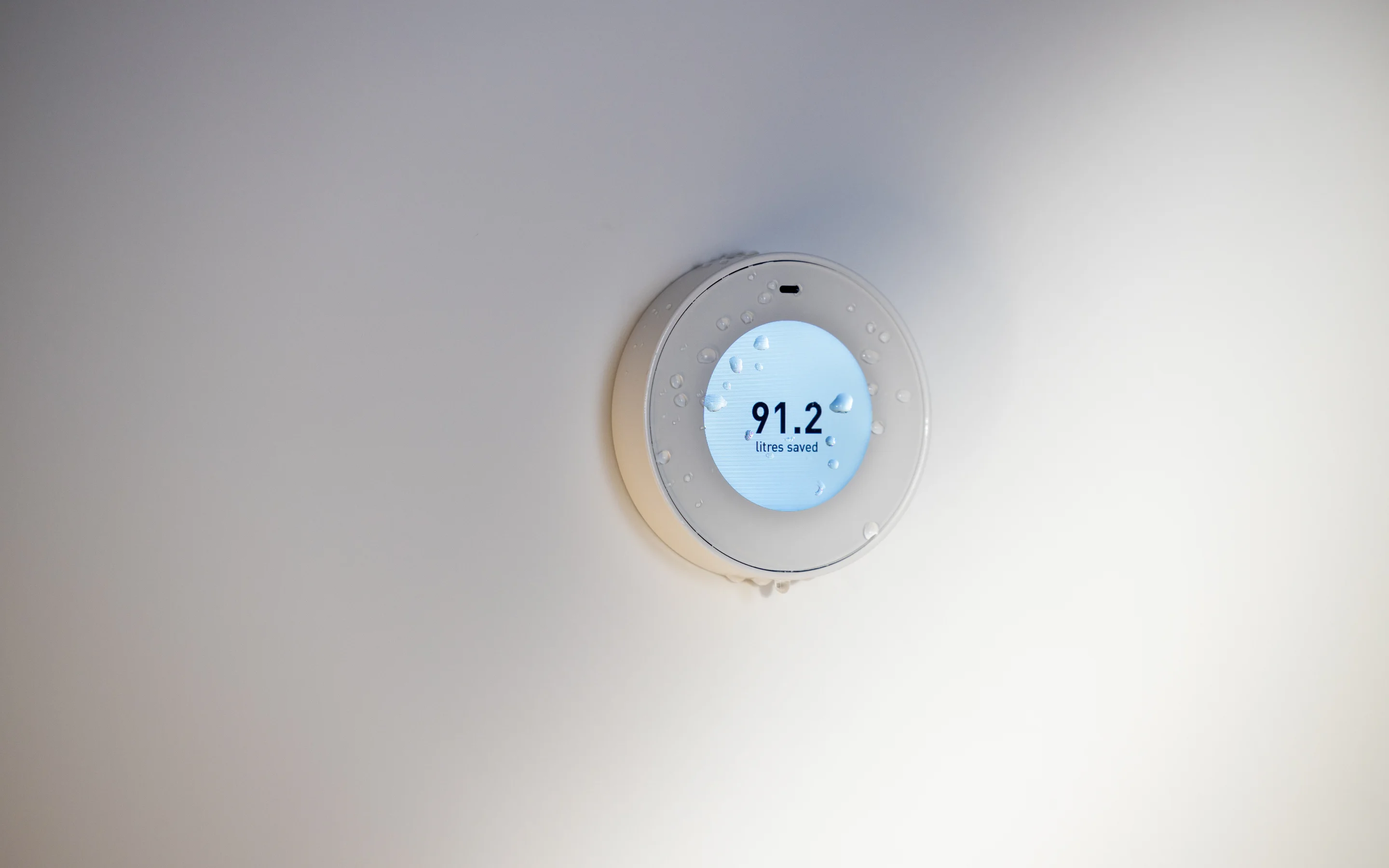 Vit Control Dial med blå skärm och svart text
