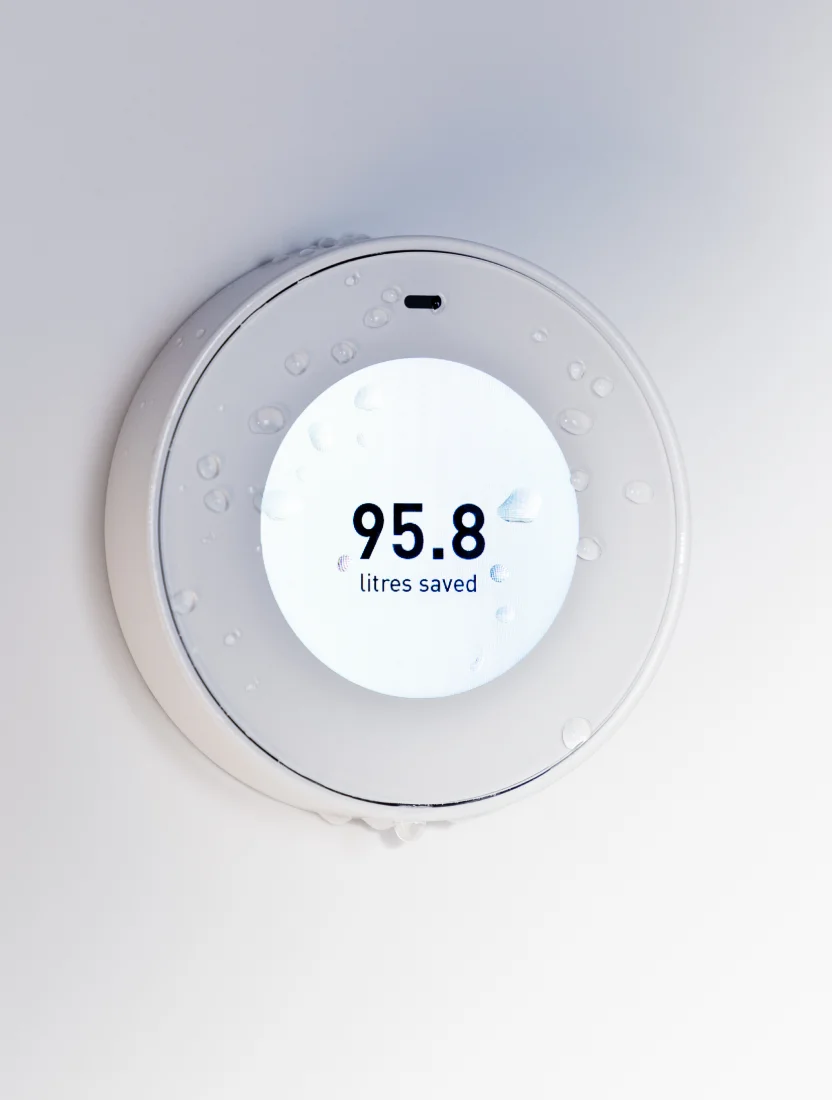 Vit Control Dial på vit vägg